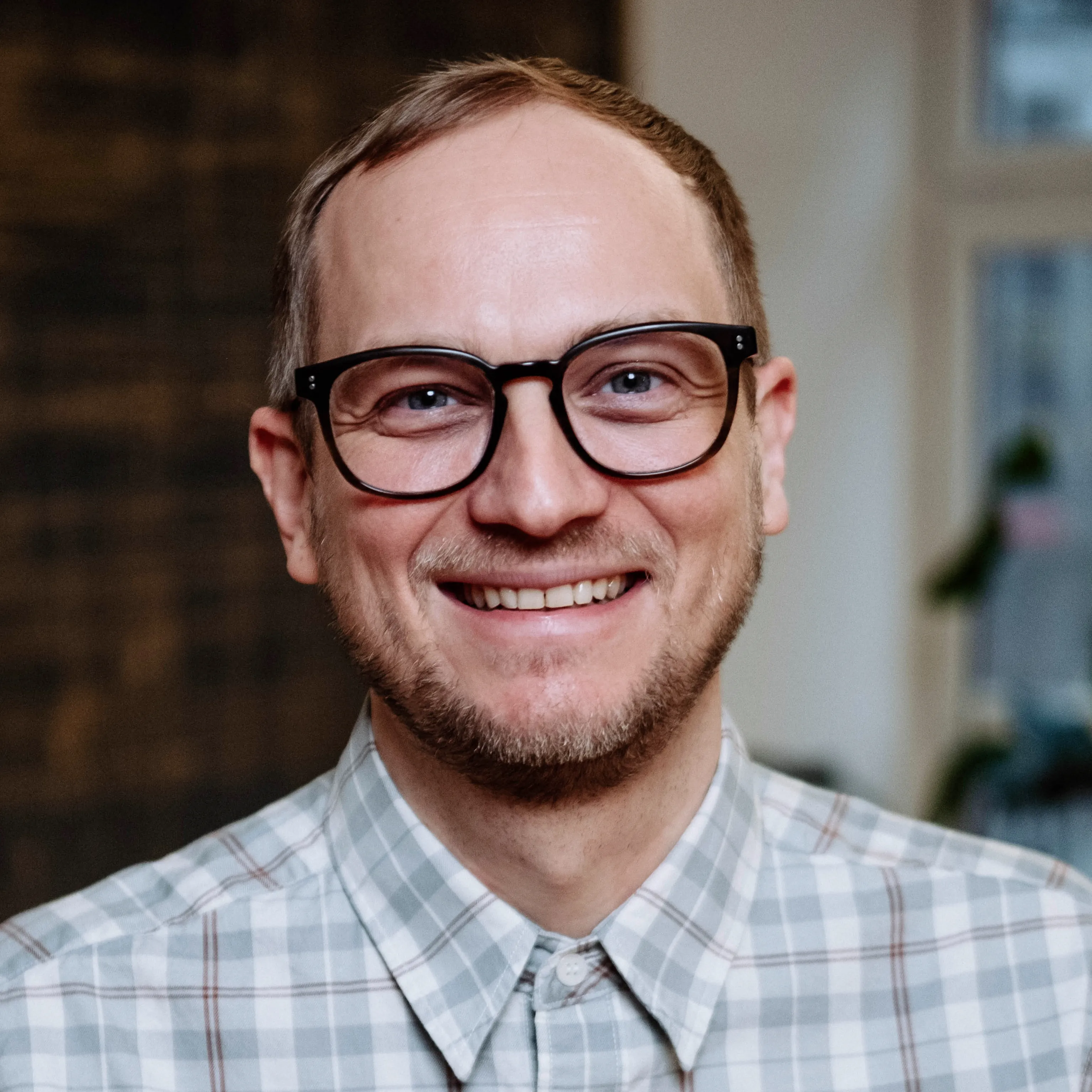 Porträt eines lächelnden Teammitglieds von change//matters.